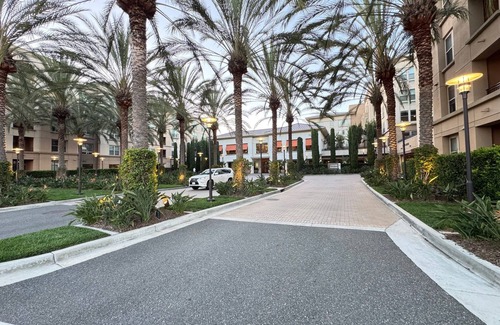 Airport Area Appartement | high end studio apartment with pool, fitness room. 1.5 miles to UCI and Airport.