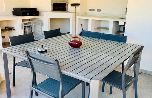 Simiane-la-Rotonde Maison | High Luberon, Jas renovated between woods and lavender.