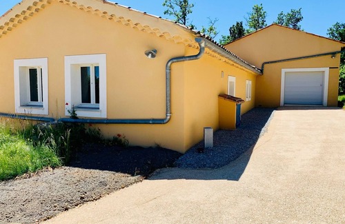 Simiane-la-Rotonde Maison | High Luberon, Jas renovated between woods and lavender.