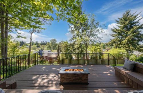 Riverview Maison | High Point Guesthouse - Next to Seattle Chinese Garden