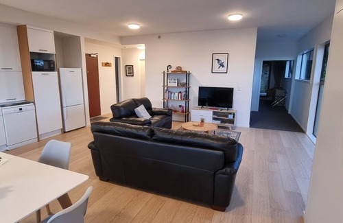 Wellington Maison | High-quality apartment minutes from everywhere! Breakfast included!