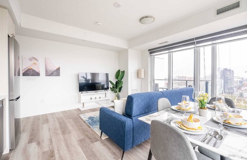 Kitchener Copropriété | High Rise 1BR Condo w Balcony & Beautiful Views