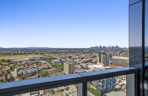 Moonee Ponds Appartement | High-Rise Balcony Unit with City Views, Gym, Pool