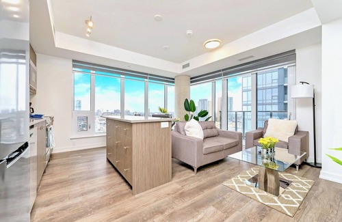 Kitchener Appartement | High Rise Condo w Balcony & Breathtaking Views