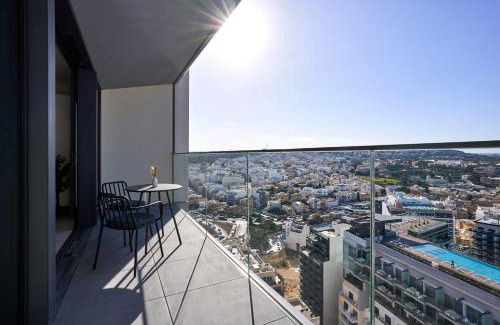 Paceville Appartement | High-Rise Elegance 18th Floor Apartment with Stunning Sea Views