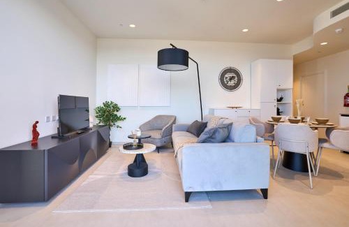 Paceville Appartement | High-Rise Elegance 18th Floor Apartment with Stunning Sea Views