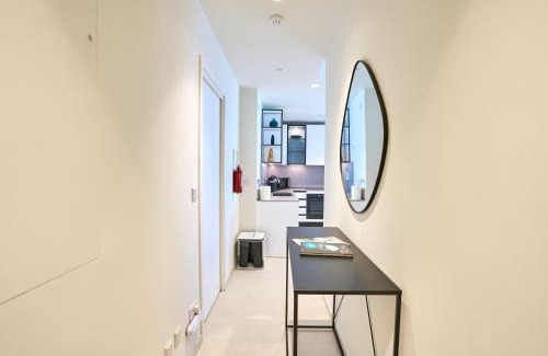 Paceville Appartement | High-Rise Elegance 18th Floor Apartment with Stunning Sea Views