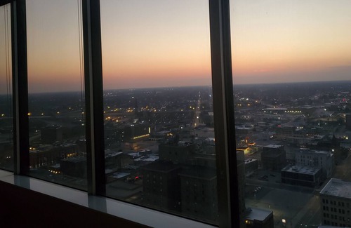 Downtown Toledo Maison | High-Rise Loft with Amazing City View