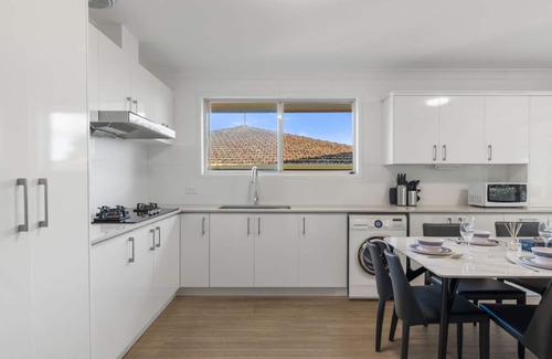 Macgregor Maison | High-Value 4Beds | Workspace | Near Mall & Highway