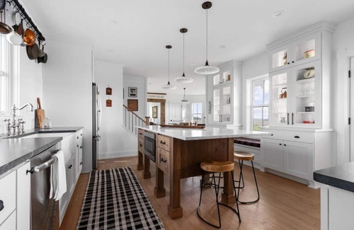 Van Dyne Maison | Highland Farmhouse- Located on Hobby Farm