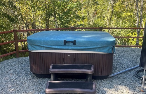 McKenna Maison | Highland Hideaway at the RMR Farmstead with Hot Tub