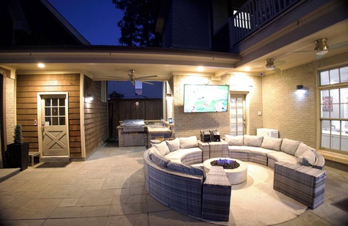 Park Cities Maison | Highland Park Mansion on Beverly Drive, 1080 feet from SMU’s stadium!