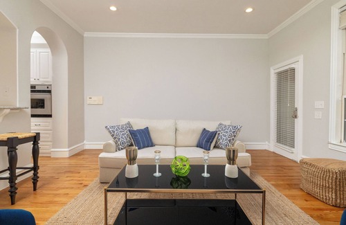 Park Cities Maison | Highland Park Retreat - Walk to Dining & SMU