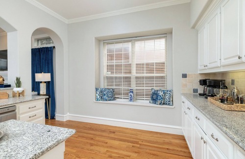 Park Cities Maison | Highland Park Retreat - Walk to Dining & SMU