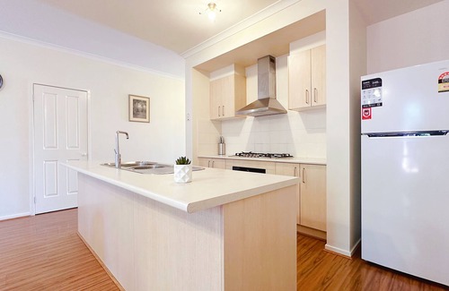 Craigieburn Maison | Highlands Home/3B2B1C/Evaporative Cooling/Playground Nearby/Shopping