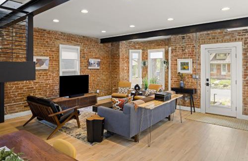 West Highland Maison | Highlands Square Bungalow - Private Yard - Garage