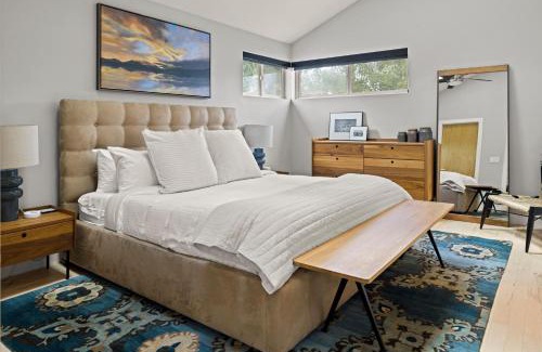 West Highland Maison | Highlands Square Bungalow - Private Yard - Garage