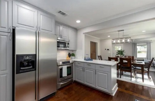 Arlington Heights Maison | Highly Rated, Exceptional Clean, Cozy, Comfortable Cowtown Casa TCU/Stockyards!