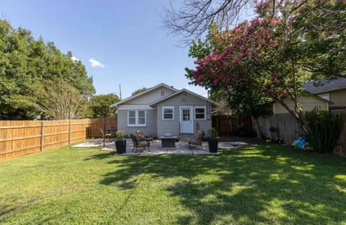 Arlington Heights Maison | Highly Rated, Exceptional Clean, Cozy, Comfortable Cowtown Casa TCU/Stockyards!