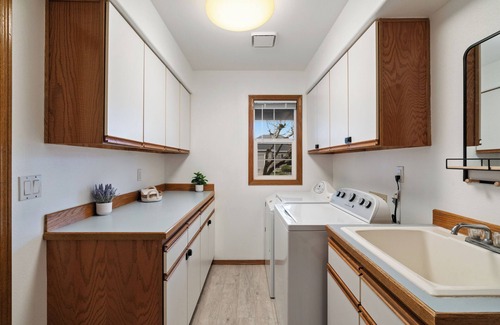 Vancouver Maison | HIGHLY sought, HIGHLY ranked, spacious 4 bdrm home with unbeatable location