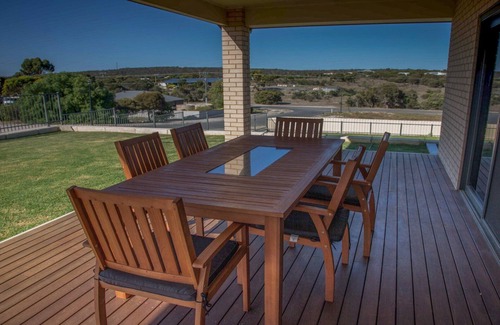 Lake Wangary Maison | Highview on Victoria is a spacious, superbly appointed holiday home