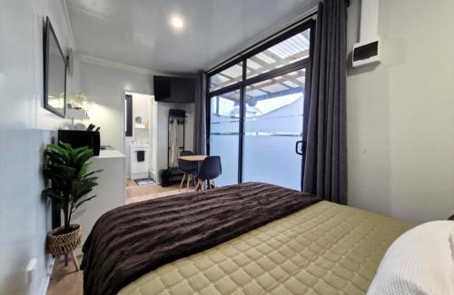 Matamata Maison | Highway to Hobbiton Guesthouse - Matamata Central Location