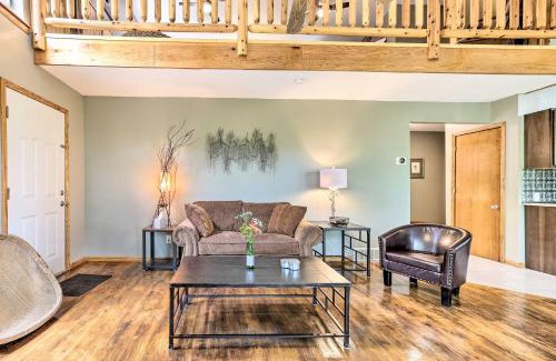 Zoe Maison | Hike and Zip-Line Red River Gorge Cabin with Hot Tub!