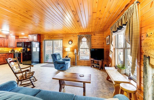 Woodward Maison | Hike, Fish & Unwind: Home w/ Fire Pit in Woodward!