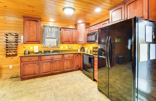 Woodward Maison | Hike, Fish & Unwind: Home w/ Fire Pit in Woodward!