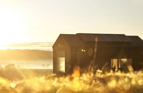 Hallston Maison | Hike to your Off-Grid Cabin Deep in Nature - Santi