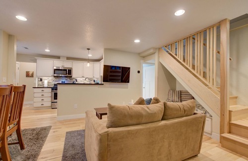 Palmer Lake Maison | Hiker's Hideaway- Cozy 3B bungalow with hot tub in gorgeous Palmer Lake!