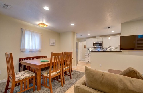 Palmer Lake Maison | Hiker's Hideaway- Cozy 3B bungalow with hot tub in gorgeous Palmer Lake!