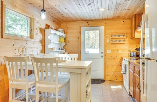 Alton Cabine | Hiking & Snowmobile Trails On-Site: Alton Retreat!