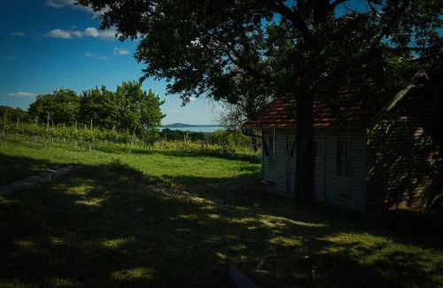 Kaptalantoti Maison | Hill & Chill