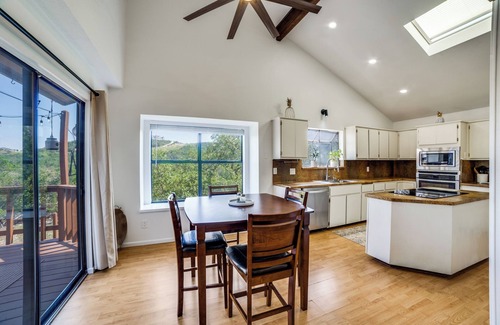 Cross Mountain Maison | Hill country Hidden Haven