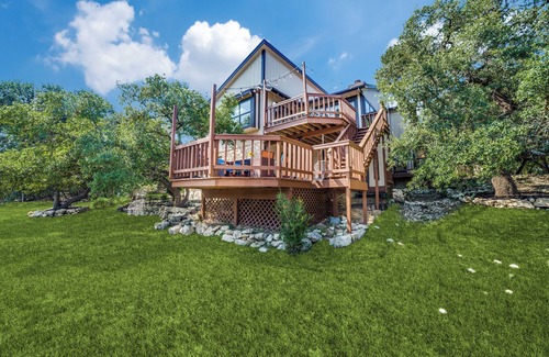 Cross Mountain Maison | Hill country Hidden Haven
