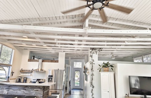 Leander Maison | Hill Country Pearl-A Charming Lake Cottage Created for Reconnection