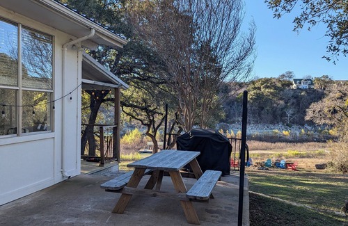 Leander Maison | Hill Country Pearl-A Charming Lake Cottage Created for Reconnection