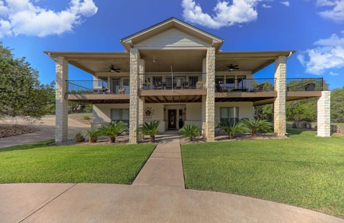 Highland Lake Estates Maison | Hill Country Views! Winter Texans Welcome!
