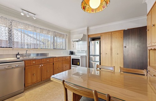 Maungatapu Maison | Hill Top House - Tauranga Holiday Home