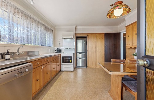 Maungatapu Maison | Hill Top House - Tauranga Holiday Home