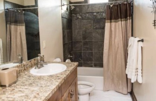 Gallatin Cabine | Hill top Luxury Bunkhouse 4bd, 2 full Bath and all amenities