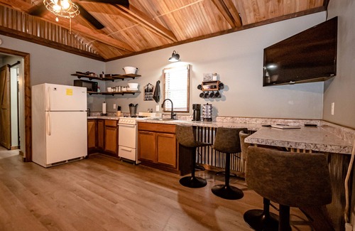 Board Camp Cabine | Hillbilly Hideaway at Wolfpen Gap