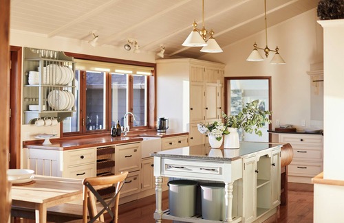 Onemana Maison | HILLBROOK ESTATE WHANGAMATA, NEW ZEALAND