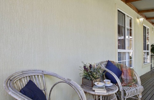 Kurrajong Heights Maison | HILLDO - Beautiful home set amongst the tree - SPECIALS ON NOW !
