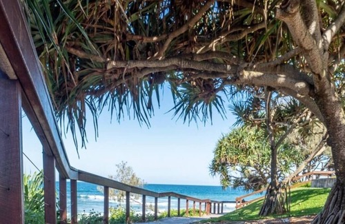 Currimundi Maison | Hills End Currimundi - Self Contained - Walk to Lake and Beach