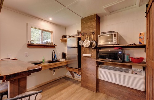 Hillsgrove Cabine | Hillsgrove Cabin: 9 Mi to Worlds End State Park!