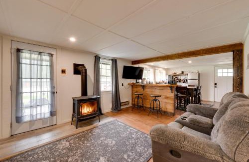 Hillsgrove Maison | Hillsgrove Cabin with Private Hot Tub!