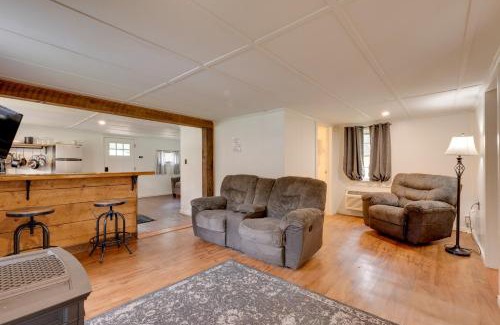 Hillsgrove Maison | Hillsgrove Cabin with Private Hot Tub!