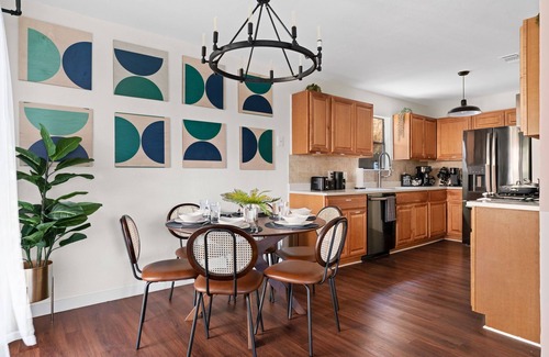 Austin Maison | Hillside 3BR KingClose to DT Domain Q2
